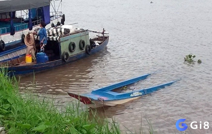 Ngủ mơ thấy ghe thuyền bị chìm báo hiệu những khó khăn trong tương lai. Chỉ cần bạn kiên trì, mọi thứ sẽ tốt đẹp trở lại