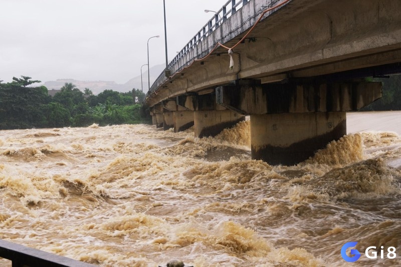 Nằm mơ thấy nước lũ dự báo khó khăn về tài chính